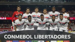 Jogadores do São Paulo posam para foto antes de jogo contra o Talleres