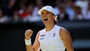 Iga Swiatek, tenista polonesa, comemora vitória em Wimbledon