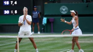 Luisa Stefani e Joe Salisbury durante final de duplas mistas de Wimbledon