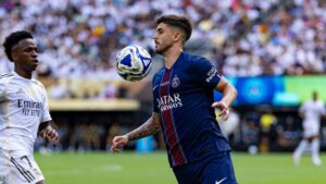 Lucas Beraldo, do PSG, durante jogo contra o Real Madrid