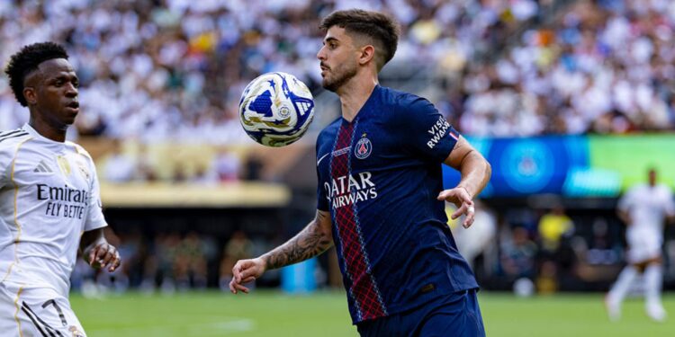 Lucas Beraldo, do PSG, durante jogo contra o Real Madrid