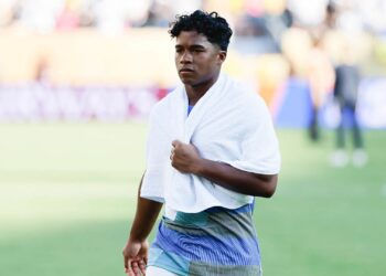 Endrick, do Real Madrid, antes de jogo contra o Borussia Dortmund