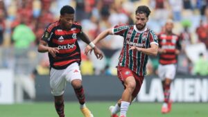 Lance de jogo entre Flamengo e Fluminense