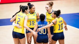 Jogadoras do Brasil comemoram vitória sobre a Polônia pela VNL