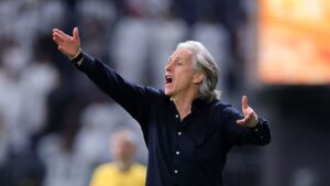 Jorge Jesus, ex-treinador do Al-Hilal, durante jogo contra o Al-Shabab