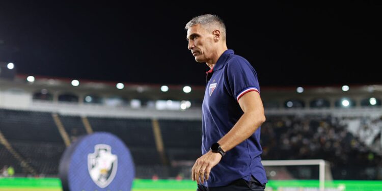 Juan Pablo Vojvoda, ex-treinador do Fortaleza. antes de jogo contra o Vasco da Gama