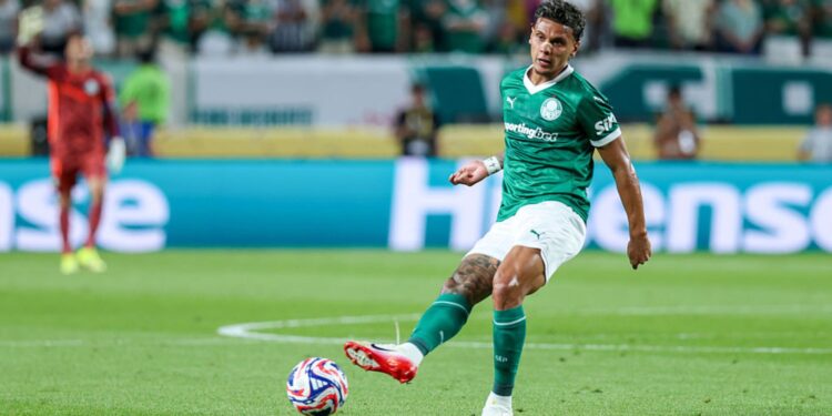 Richard Ríos, do Palmeiras, durante jogo contra o Chelsea