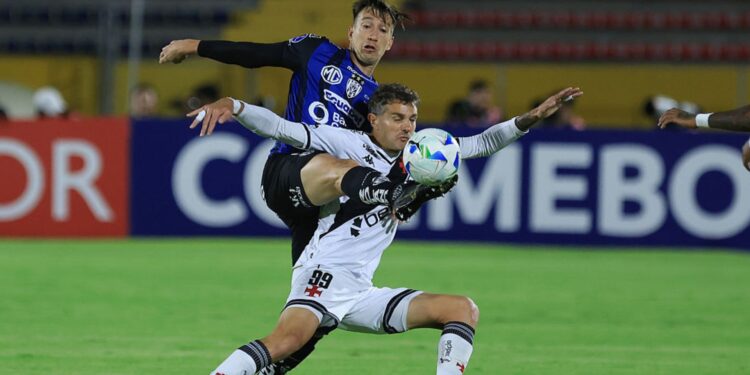 Lance de jogo entre Independiente del Valle e Vasco da Gama
