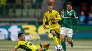 Lance de jogo entre Palmeiras e Mirassol