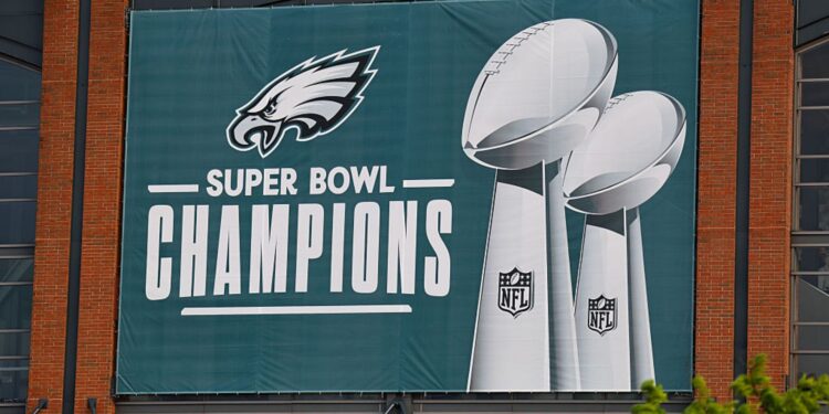 Banner celebra conquista do Super Bowl pelo Philadelphia Eagles