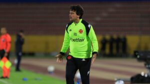 Fernando Diniz fala sobre goleada sofrida pelo Vasco.