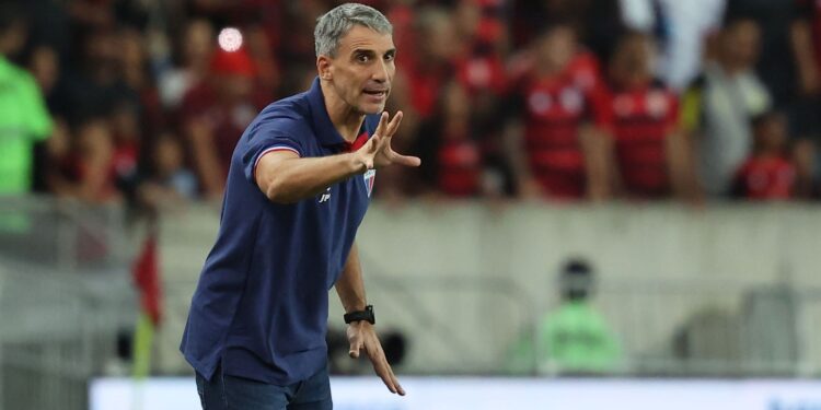 Vojvoda, técnico do Fortaleza.