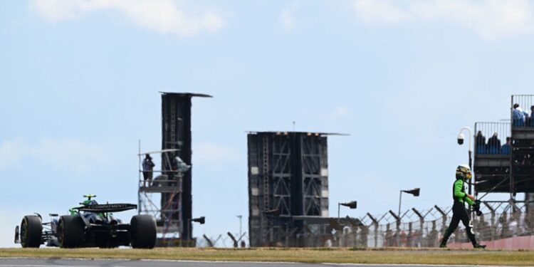 Bortoleto abandonou a prova de Silverstone na quinta volta