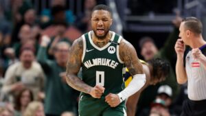 Giannis Antetokounmpo no Milwaukee Bucks pela NBA.