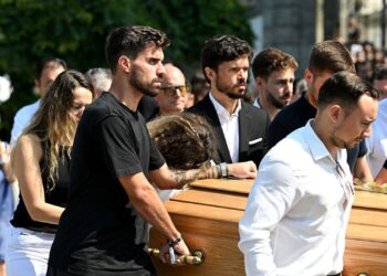 Rúben Neves carregou o caixão do amigo Diogo Jota