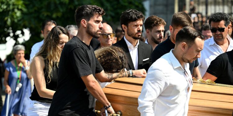 Rúben Neves carregou o caixão do amigo Diogo Jota