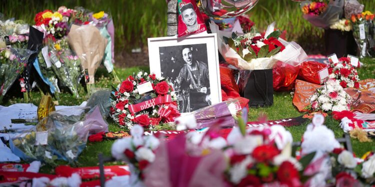 Diogo Jota segue sendo homenageado em Anfield