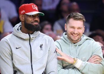 LeBron e Doncic na NBA.