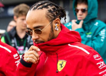 Ferrari confessa erro com Hamilton.