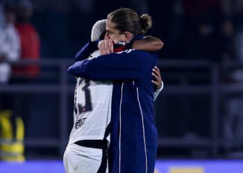 Wesley e Filipe Luís.