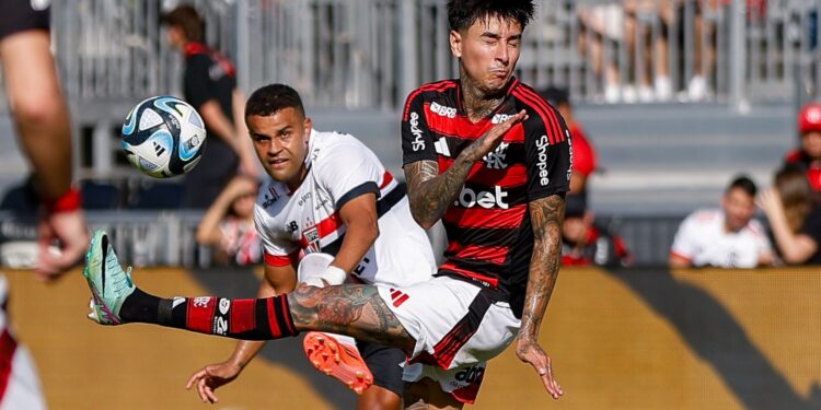 Flamengo x São Paulo no Brasileirão.