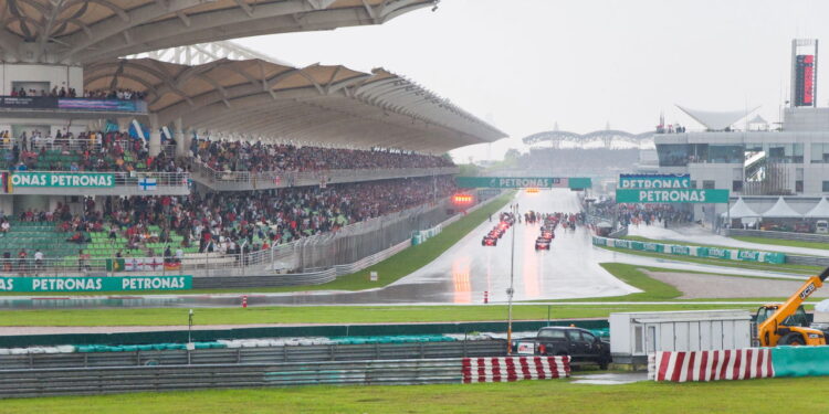 Fórmula 1 na chuva - Créditos: depositphotos.com / Ligados