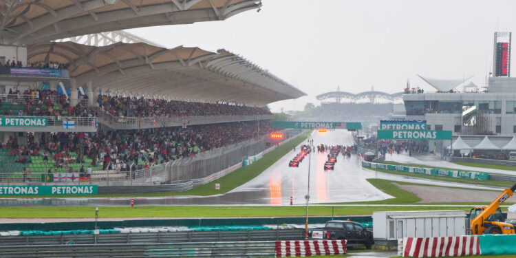 Corrida na chuva - Créditos: depositphotos.com / Ligados