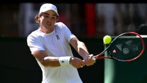 João Fonseca x Jenson Brooksby em Wimbledon.