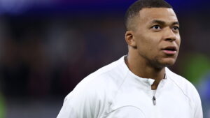 Por que Kylian Mbappé tem motorista particular desde o início da carreira