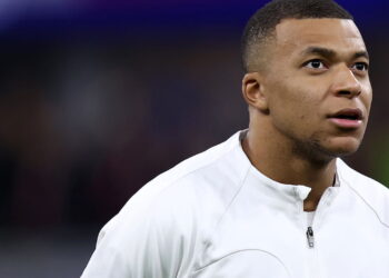 Por que Kylian Mbappé tem motorista particular desde o início da carreira