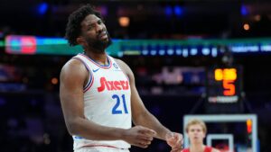 Joel Embiid, astro da NBA pelo Philadelphia 76ers.