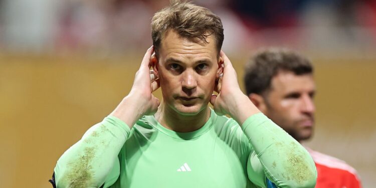 Neuer não gostou nada da postura de Donnarumma