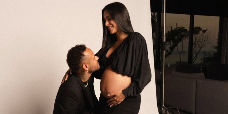 Neymar acompanhou a chegada de Mel