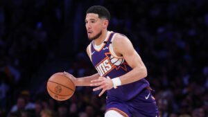 Devin Booker na NBA pelo Phoenix Suns.