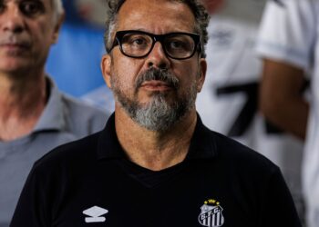 Cléber Xavier, técnico do Santos.