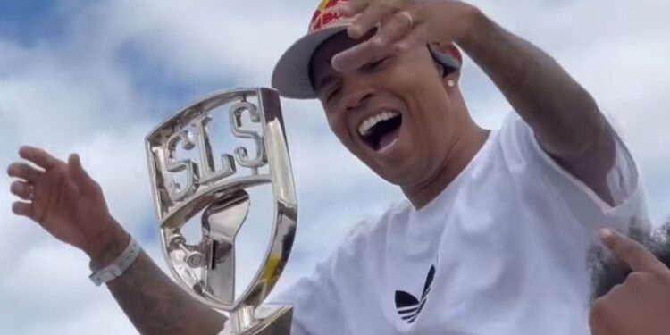 Felipe Gustavo é campeão da SLS em Brasília.