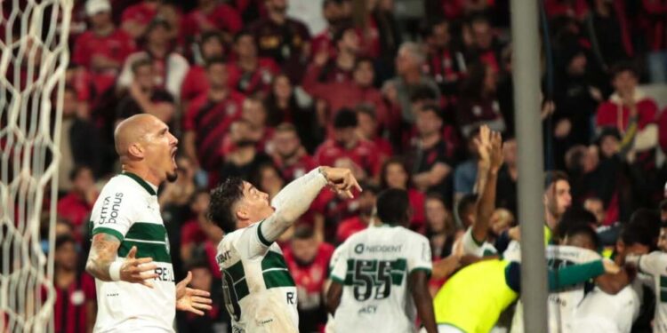 Como Athletico e Coritiba mudaram a história do futebol paranaense