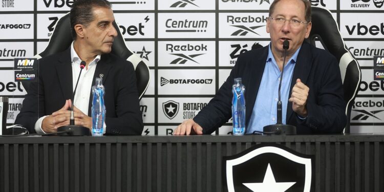 Renato Paiva e John Textor no Botafogo.