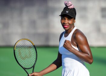 Venus Williams em quadra.