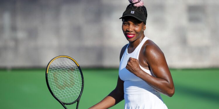Venus Williams em quadra.
