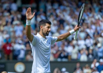 Djokovic segue vivo em Wimbledon
