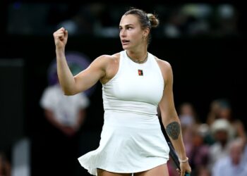 Sabalenka vence Raducanu em Wimbledon.