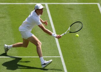 Sinner vence na estreia de Wimbledon.