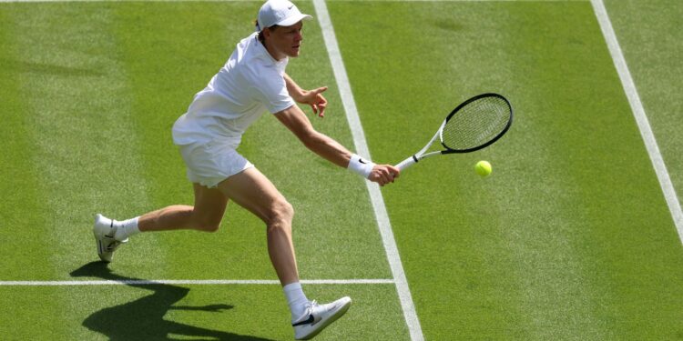 Sinner vence na estreia de Wimbledon.