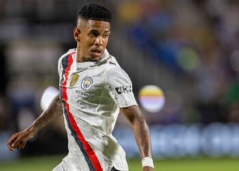 Savinho durante jogo do Manchester City