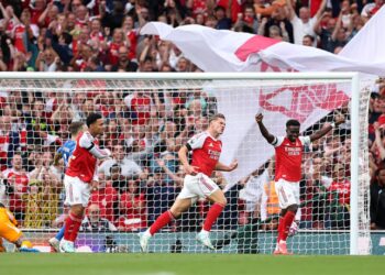 Gyokeres comemorando gol em vitória do Arsenal