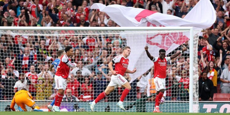 Gyokeres comemorando gol em vitória do Arsenal