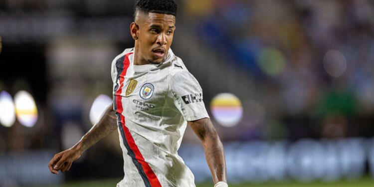 Savinho durante jogo do Manchester City