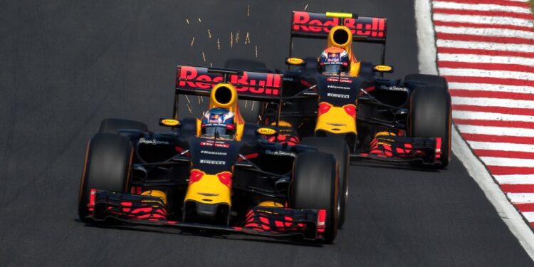 Como os patrocinadores da F1 mudam o nome das equipes