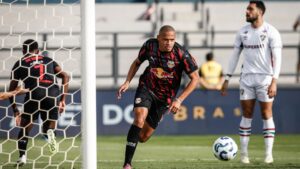 RB Bragantino x Fluminense: Jhon Jhon comemorando gol